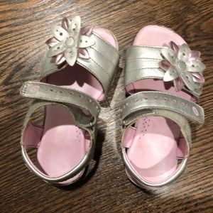 ⭐️ PRICE DROP ⭐️ Girls pink/silver sandals